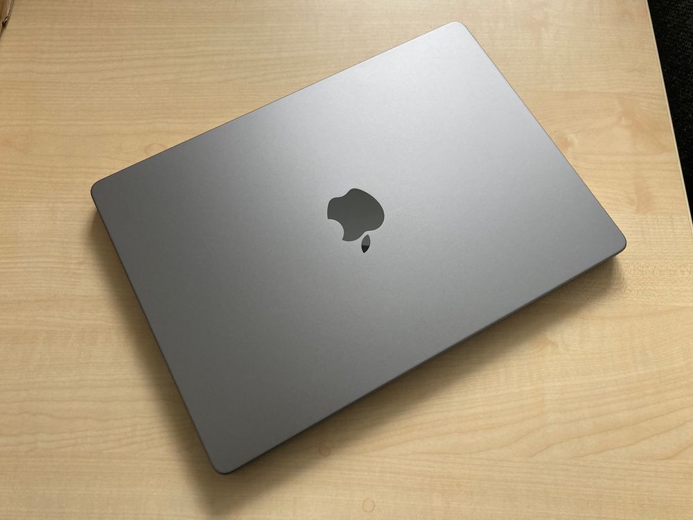 Hallo MacBook Pro 14"